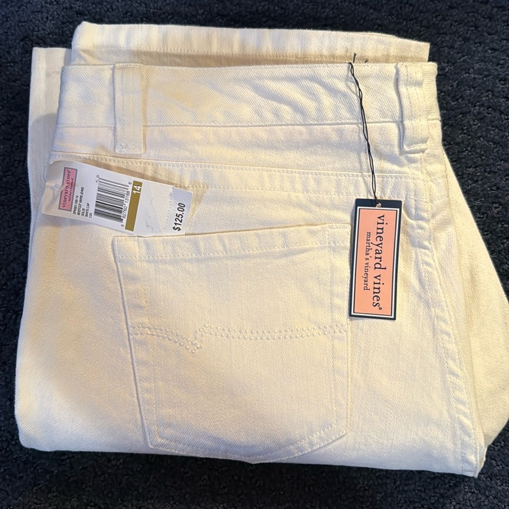 Classy Vineyard Vines white Bootcut Jeans Size 14.  New with tags!